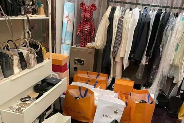 包头市东河回收一线品牌衣服